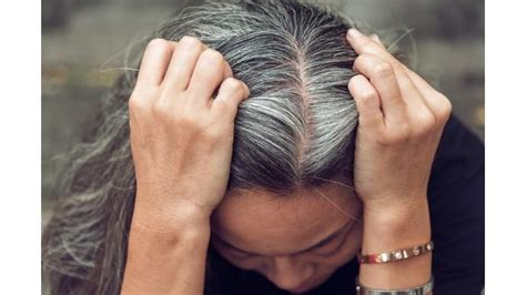 O estresse realmente faz seu cabelo ficar cinza mais rápido?